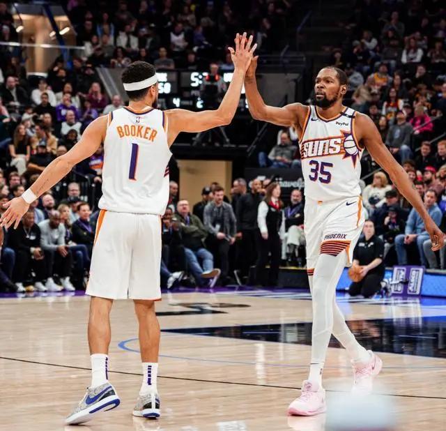 九游-包含杜兰特重返赛场，出色防守首场状态出色，中国队观众沸腾！赛场气氛高涨的词条